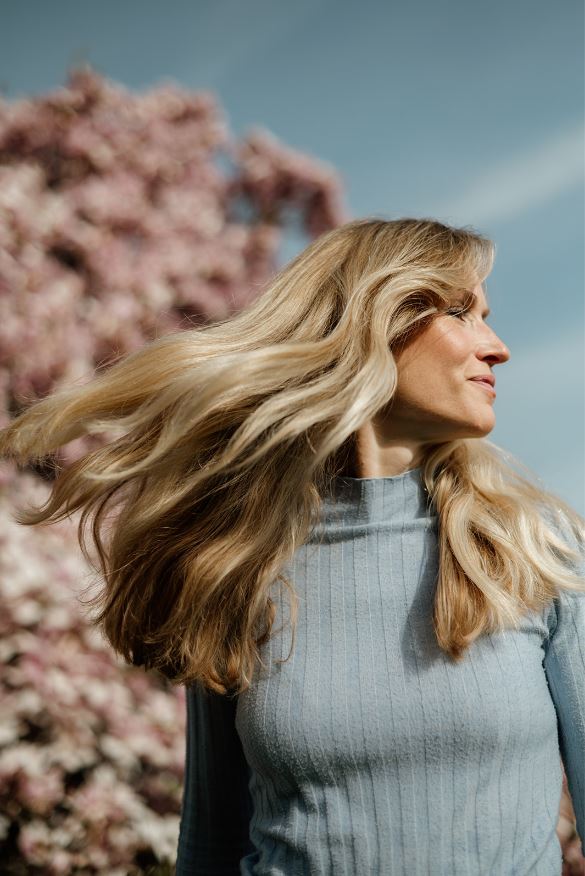 Magnolia Haare Im Wind 1